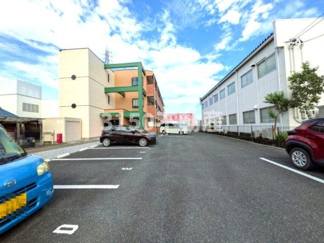 ヴォールYSの駐車場