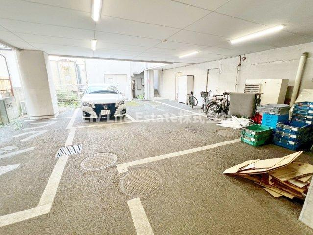 エーデルハイムの駐車場