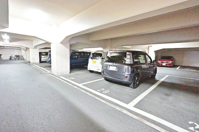 ハイマートすみれの駐車場
