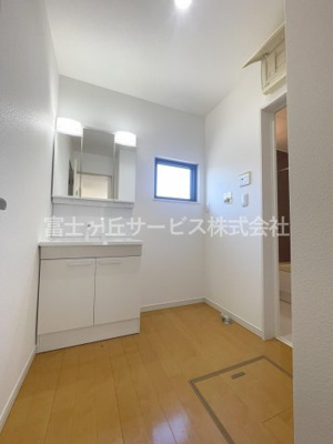 【脱衣所】 | 袋井市泉町1丁目 中古戸建て | 脱衣場です