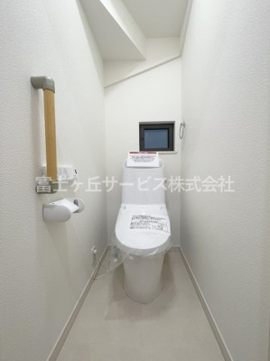 【トイレ】 | 袋井市泉町1丁目 中古戸建て | 1階トイレです