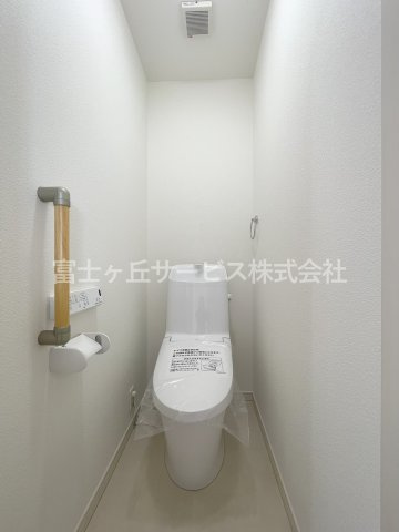 【トイレ】 | 袋井市泉町1丁目 中古戸建て | 2階トイレです