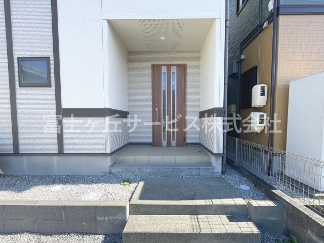 【エントランス】 | 袋井市泉町1丁目 中古戸建て | エントランスです