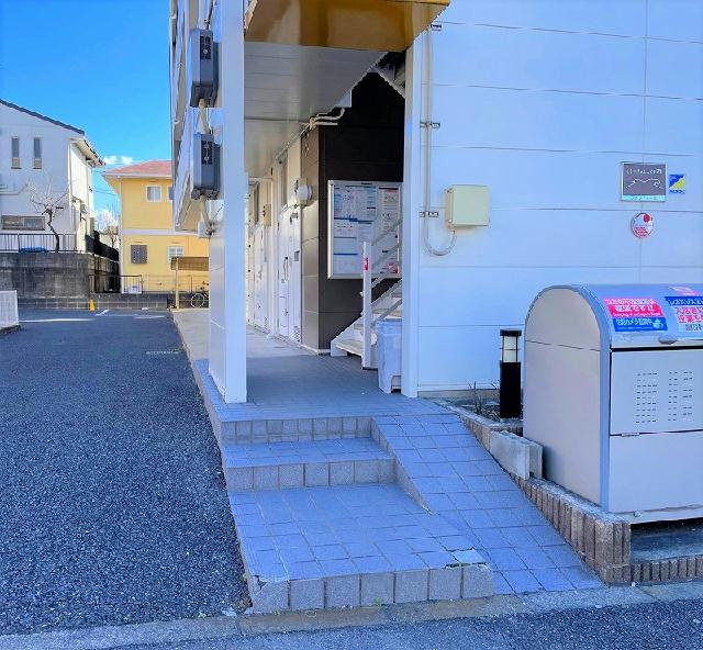 レオパレスフォンティーヌのエントランス