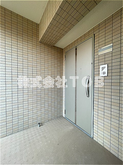 【その他】 | プライムアーバン南烏山 | 玄関ドア※クリーニング中の写真※