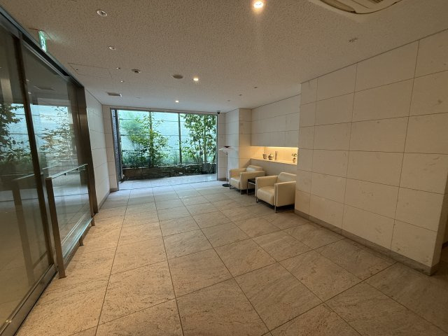 ブランズ代々木のロビー
