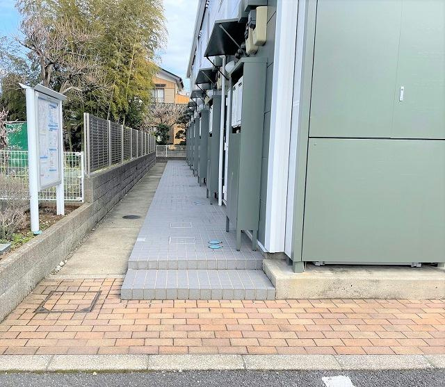 レオパレスＥｘｉｓｔｅｎｃｅのエントランス