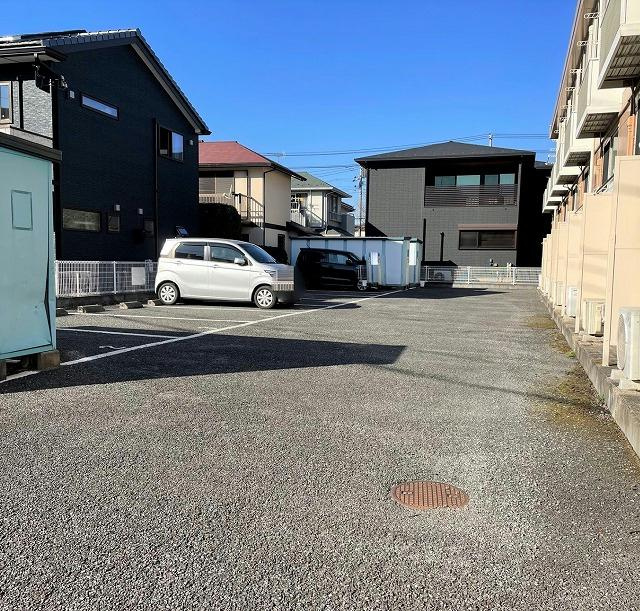 レオパレス輝の駐車場