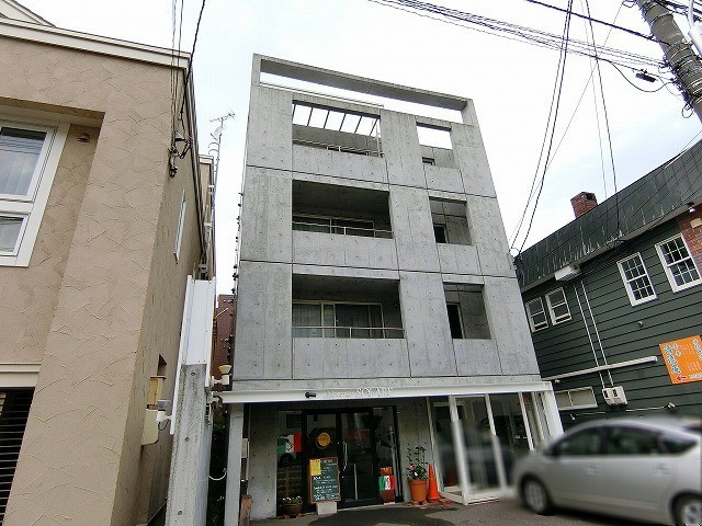 アパートメント３２２
