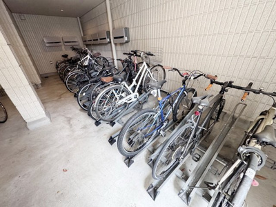 サポーレ熱田伏見通り店 徒歩8分。 570m