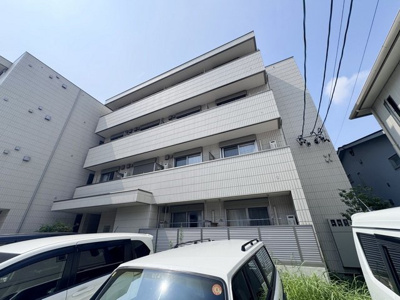 ファミリーマート熱田五本松町店 徒歩3分。 240m