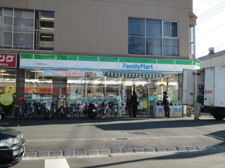 【周辺】 | サンライズ戸田 | ファミリーマート戸田駅西口店まで505ｍ