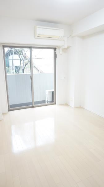 リアルスウィート三軒茶屋の居間・リビング
