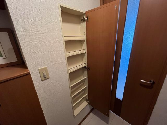 リバパレス鶴舞の玄関|玄関収納