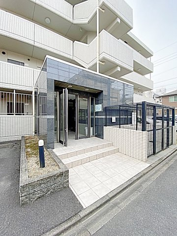 スカイコート天塚のエントランス