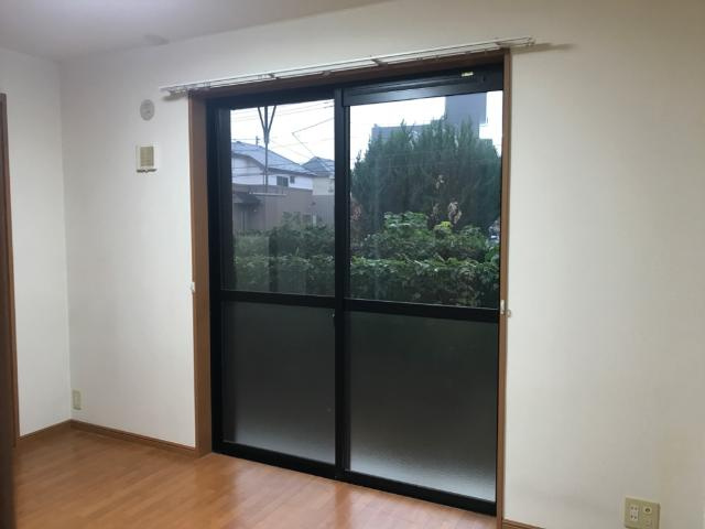 カームハウスの内装|洋室