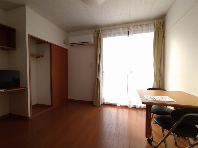 レオパレスエムズのその他|2階は絨毯仕様