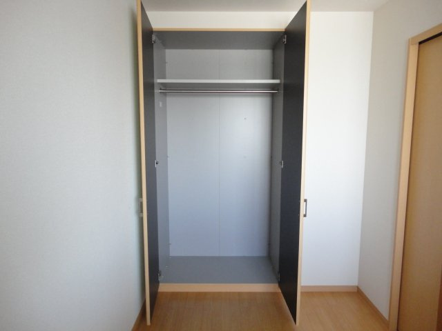 サンライズ戸田の収納|クローゼット（洋室４帖）
