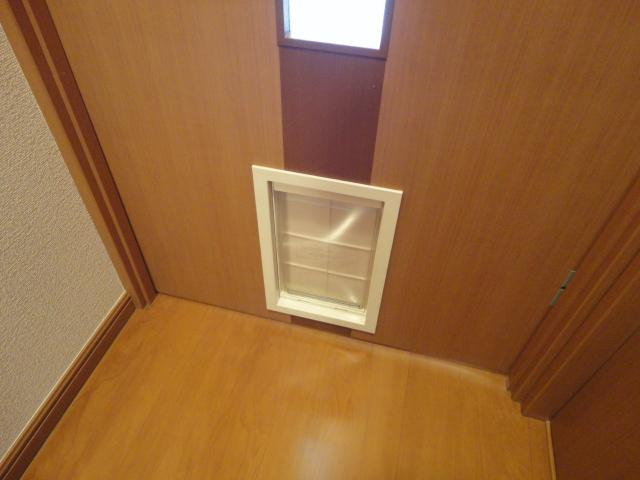 ディア フレンド ＫＯＩＺＵＭＩの設備|ペット用通路
