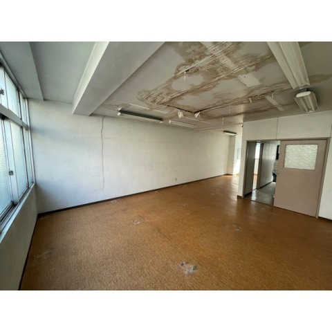 問屋町2-16-3店舗の内装|4階