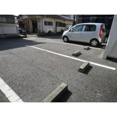 ルミエールの駐車場