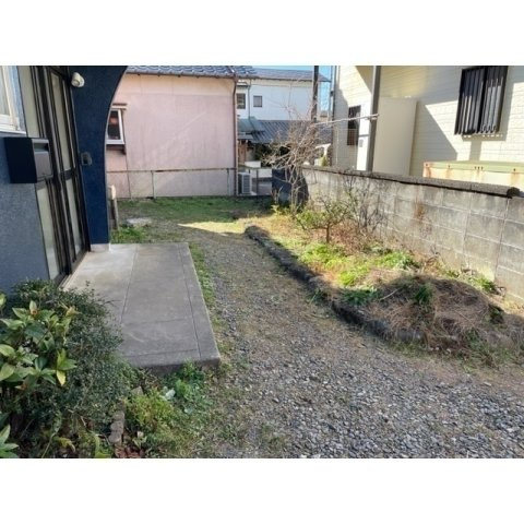 裾野市深良の一戸建てのエントランス