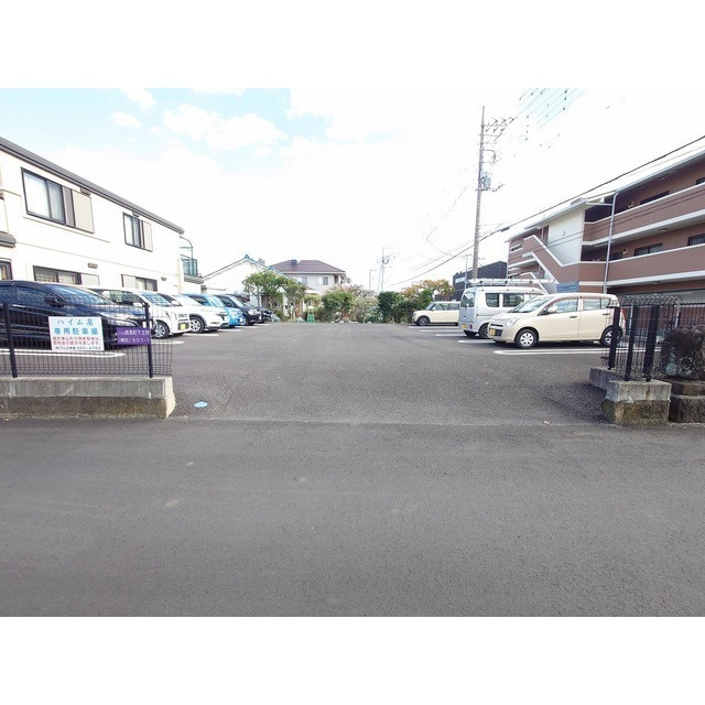 ハイム泉の駐車場