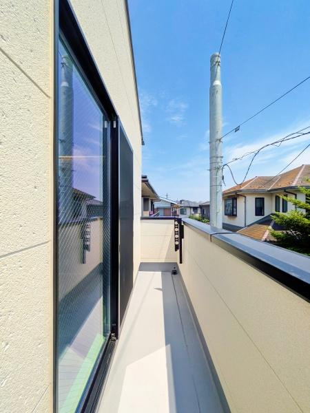 横浜市磯子区岡村４丁目の新築一戸建のバルコニー|陽当り良好のバルコニー！
風通しもよく気持ちいいです
