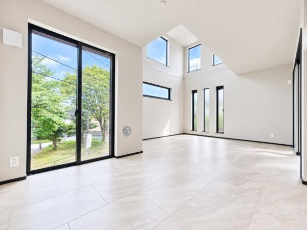横浜市戸塚区鳥が丘の新築一戸建の居間・リビング|自慢したくなるリビング！
形も良く家具の配置にも困りません。