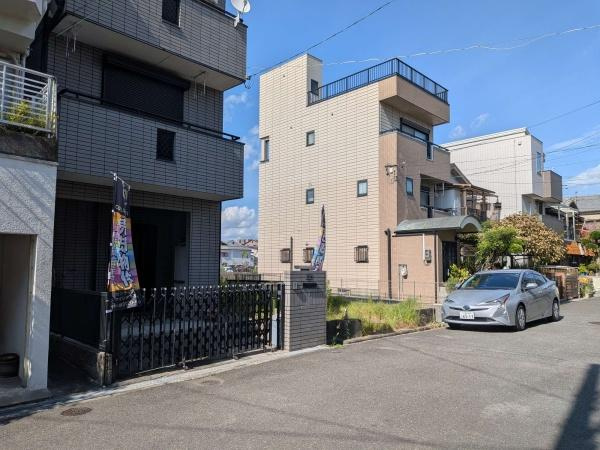 【前面道路含む現地写真】