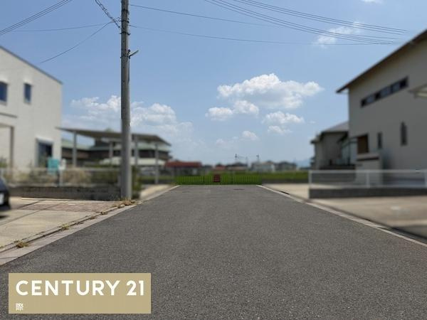紀の川市畑野上　中古戸建の前面道路含む現地写真