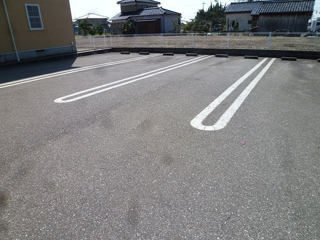 サンパティーク・メゾンの駐車場|駐車場があります