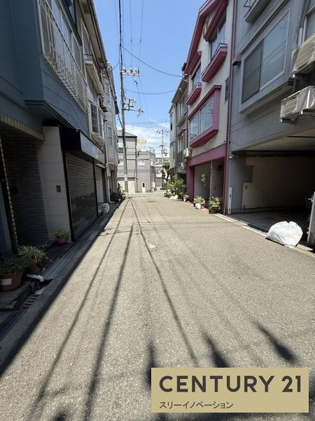 鶴町1丁目中古戸建の前面道路含む現地写真