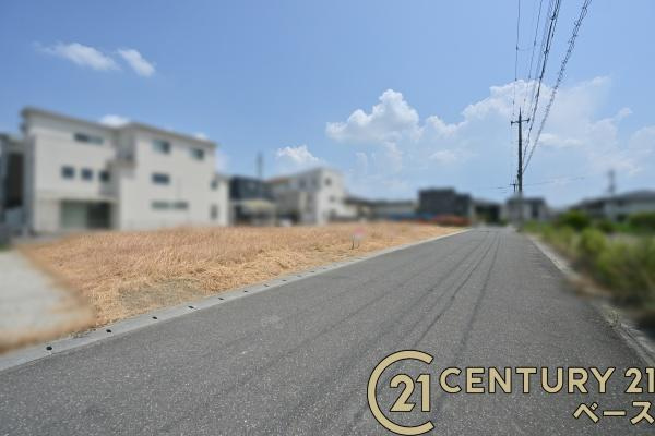 香芝市すみれ野１丁目の売地の前面道路含む現地写真|■現地撮影写真■前面道路約６ｍと広々開放的です！