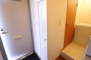 【玄関】 | レオパレス門真みなみＢ | 同タイプの物件写真になります。
