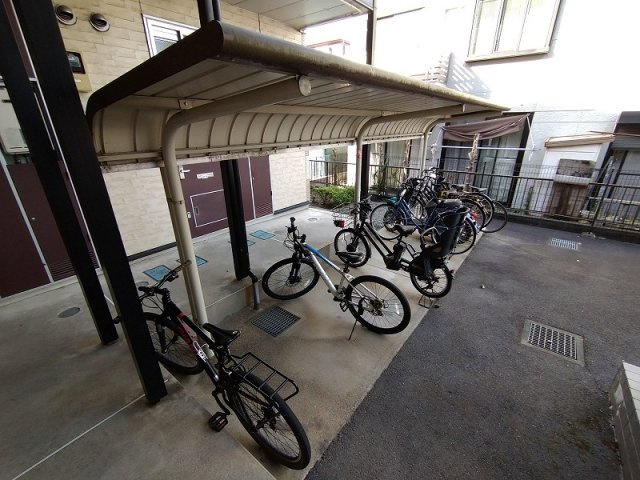 【その他】 | レオパレスコンフォート | 駐輪場　原付＆自転車のみ駐輪可能