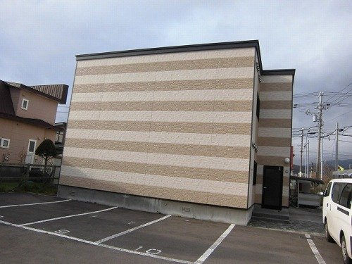 レオパレスリバーサイド美園の駐車場