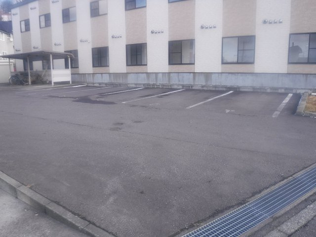 レオパレス三田Ａ館の駐車場