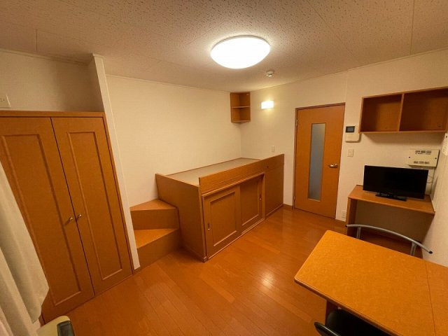 レオパレス三田の居間・リビング