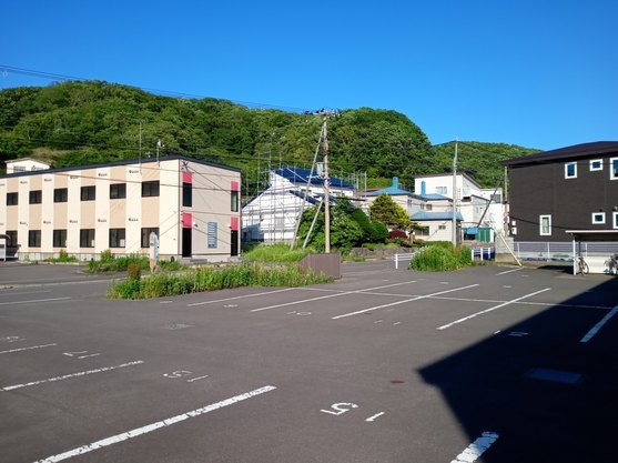 レオパレス三田の駐車場