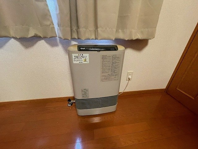 レオパレス三田の設備|居室：１Fはフローリング　2Fは絨毯
