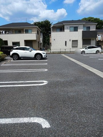 ベルアンジュ壱番館の駐車場