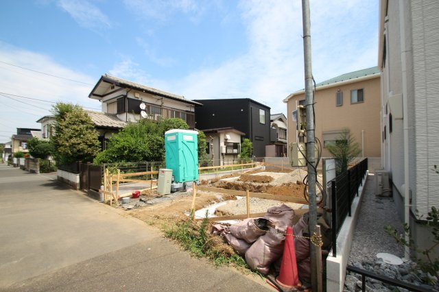 小平小川町１丁目の外観|2階リビングにより、外からの視線が気にならないプライバシー性の高い空間です。