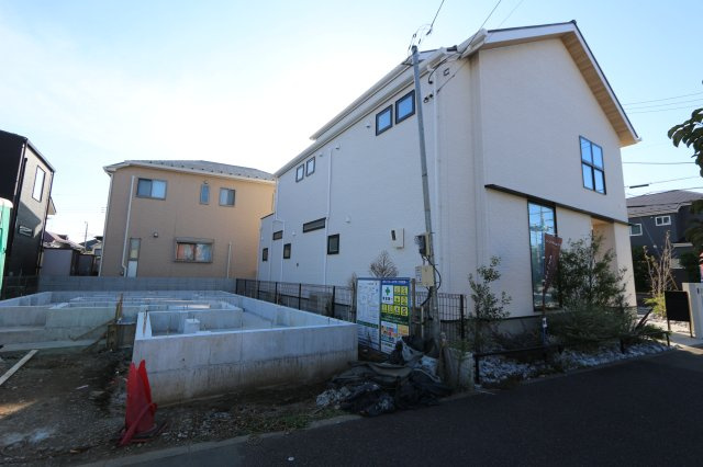 小平小川町１丁目の外観|2階リビングにより、外からの視線が気にならないプライバシー性の高い空間です。
