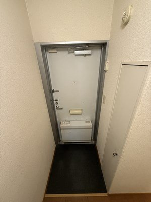 レオパレス藤の玄関