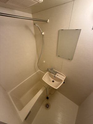 レオパレス藤の浴室