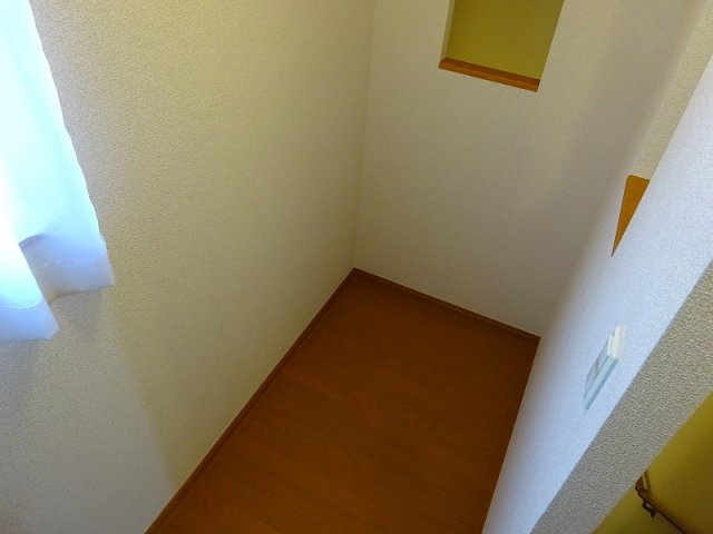 レオパレス大楽寺Ⅱの内装|1階の玄関にあたるスペースが収納スペースとなっています。