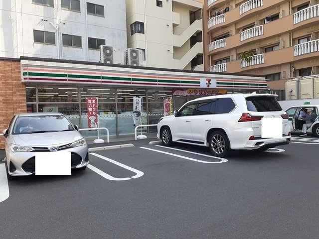 ルーカスいづろの周辺|セブンイレブン堀江町店まで220m