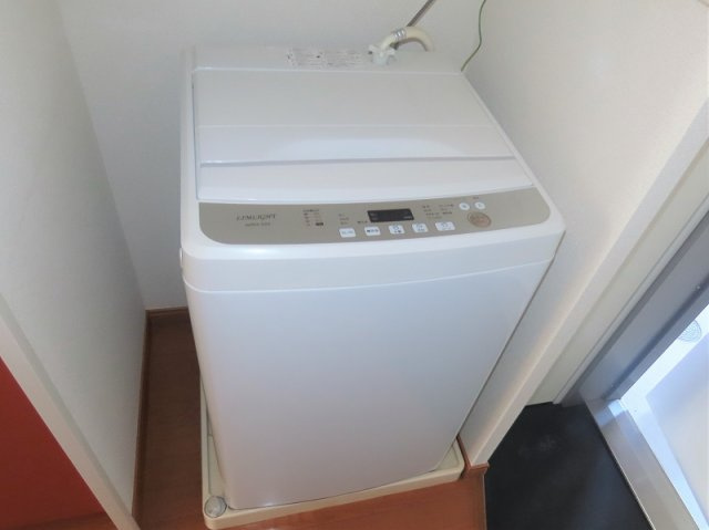レオパレスアゼリアのその他|洗濯機も付いています