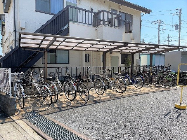 レオパレス三矢小台２０００のその他|屋根付き駐輪場
